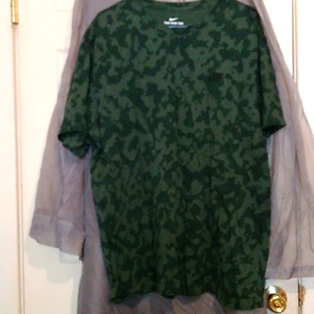 Mens Nike T-shirt